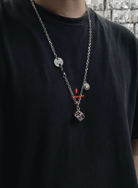 星标骰子吊坠项链钛钢男