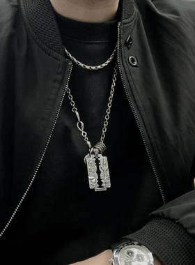 原创高街项链男潮小众设计海王波塞东刀片吊坠钛钢复古嘻哈毛衣链
