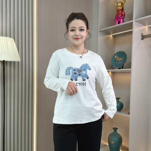大码女装卡通小马印花长袖T恤女春季新款宽松遮肚打底衫显瘦上衣 - 图0
