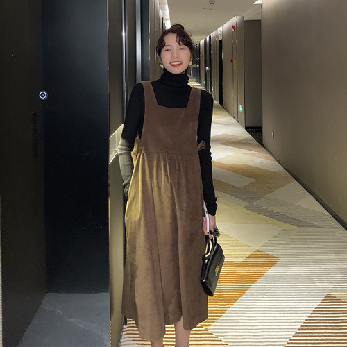 时髦洋气~孕妇冬装套装时尚背带裙新款连衣裙高领针织打底衫秋装 - 图1