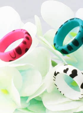 欧美白色爱心印花硅胶戒指个性