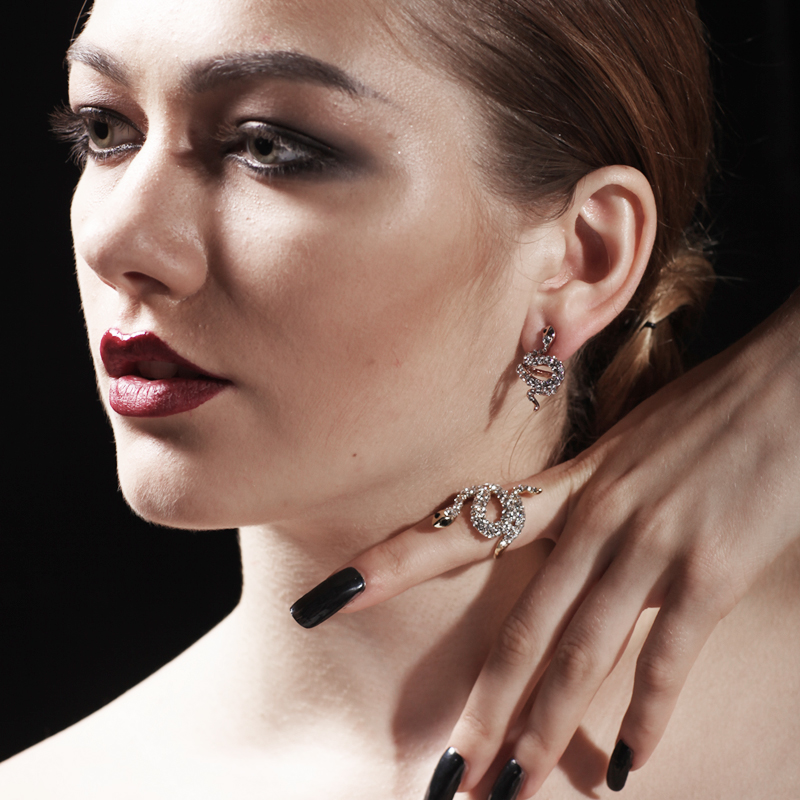 法国idee满钻蛇耳钉女潮牌轻奢耳坠 idee耳钉