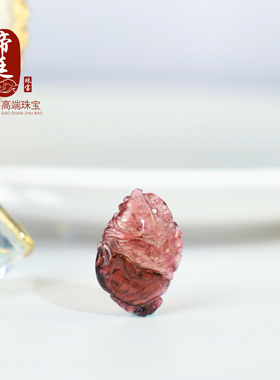 天然巴西碧玺老矿粉色雕刻件吊坠
