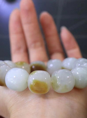 且末糖白手串16*15老型珠重86克新疆和田玉糖白飘墨点