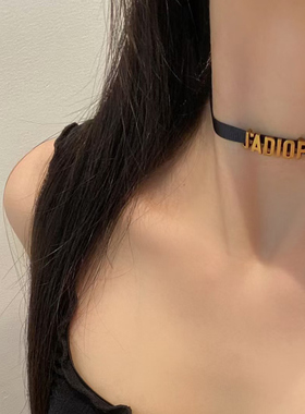 奥米迪奥D字母锁骨链J字母系列choker项链复古做旧轻奢百搭颈链