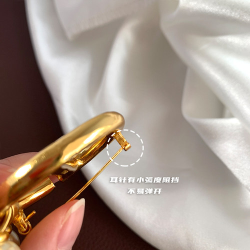 奥米迪奥欧美cd字母珍珠胸针高级感小众设计冷淡风2025年新款饰品 - 图2