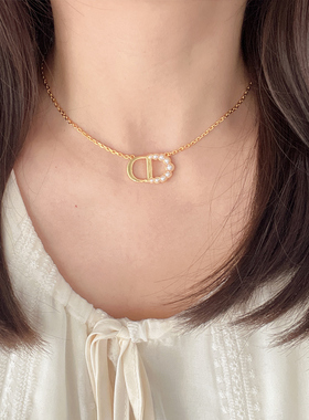 新款字母半边珍珠项链女欧美时尚法式轻奢高级感颈链百搭锁骨链