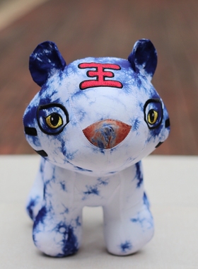 云南大理丽江手工艺品扎染布艺小老虎摆件家居办公礼物老虎摆件