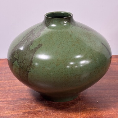 日本产素面绿色老铜花瓶，重1.93千克，高17.5厘米，口径5.5厘米