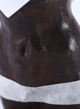 日本馆野弘青作老铜飞女铜像，重2.07千克，高约35厘米，宽约17