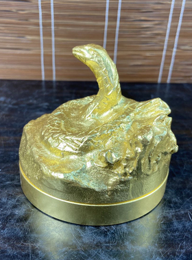 日本北村西望作金漆铜蛇印泥盒，高8厘米，直径9厘米，重838克