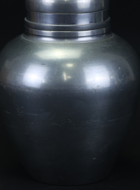 日本英祥堂作锡制素面老茶叶罐，重460克，高12厘米，口径4.5厘米