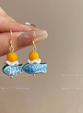 可爱蓝色手绘陶瓷小鱼吊坠耳环俏