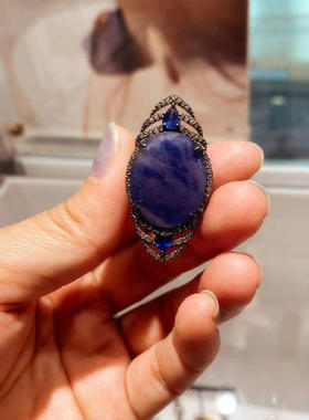 925银镀黑金,蓝宝石,托帕石156颗