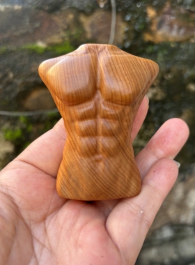 崖柏木雕猛男腹肌手把件趣味解压文玩摆件送闺蜜搞怪小礼物