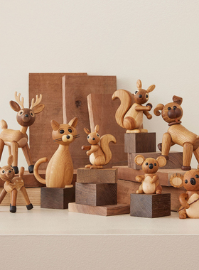 芬兰代购Spring Copenhagen北欧可爱松鼠橡木质桌面摆件玄关装饰