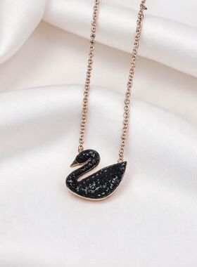 吊坠项链红天鹅钛钢锁骨链