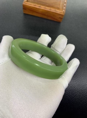 河磨玉新版亚光贵妃手镯重65克.59+口径相当于正常56+到57+口径