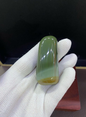 和田玉析木玉段树林三色手把石玉质细腻油润度高无黑无裂净度好