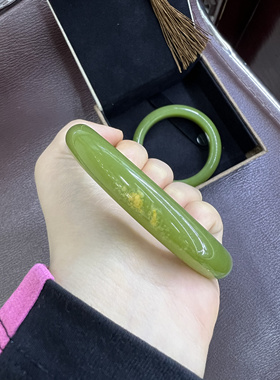 析木河磨玉手镯圆条女士和田玉手镯收藏东北籽料带皮黄绿色镯子