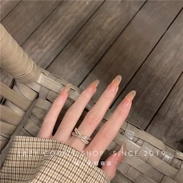 High-end light luxury rings are cold and niche designs simple and fashionable ins trendy zircon super flash opening women