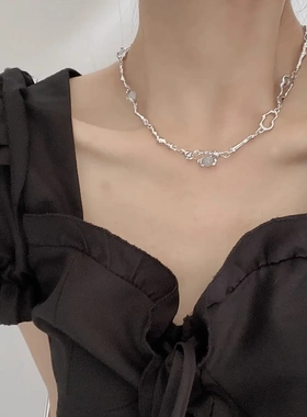 小众设计月光石项链女冷淡风甜酷百搭颈链嘻哈高级感锁骨链配饰潮