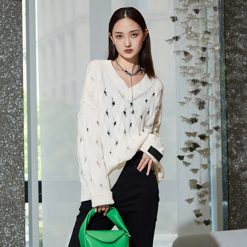 U/TI玫红色V领镂空羊毛针织衫女装 设计感潮毛衫尤缇时尚春季新款 - 图2