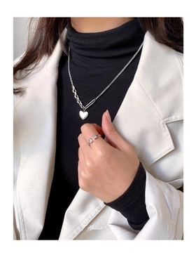 钛钢银色爱心金属潮牌项链女轻奢不对称小众卫衣毛衣链高领衣配饰