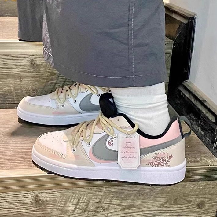 定制球鞋Nike Court Borough 誓言玫瑰 个性手绘低帮板鞋女款灰粉,淘宝优惠券,粉丝福利购,淘宝优惠卷