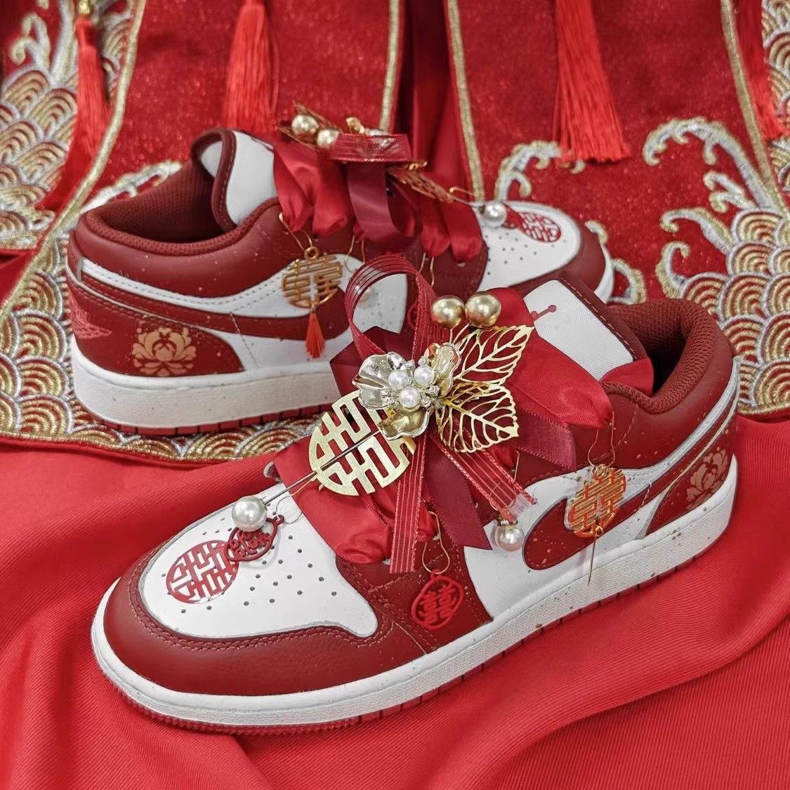 球鞋定制Nike Air Jordan 1AJ1婚鞋秀禾 国风手绘 低帮男女篮球鞋,淘宝优惠券,粉丝福利购,淘宝优惠卷