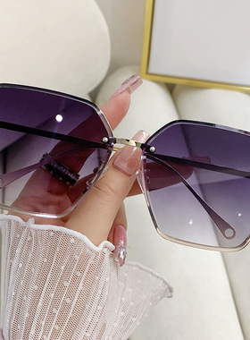 太阳眼镜女大框无框2024新款韩版时尚素颜渐变色百搭墨镜休闲旅行
