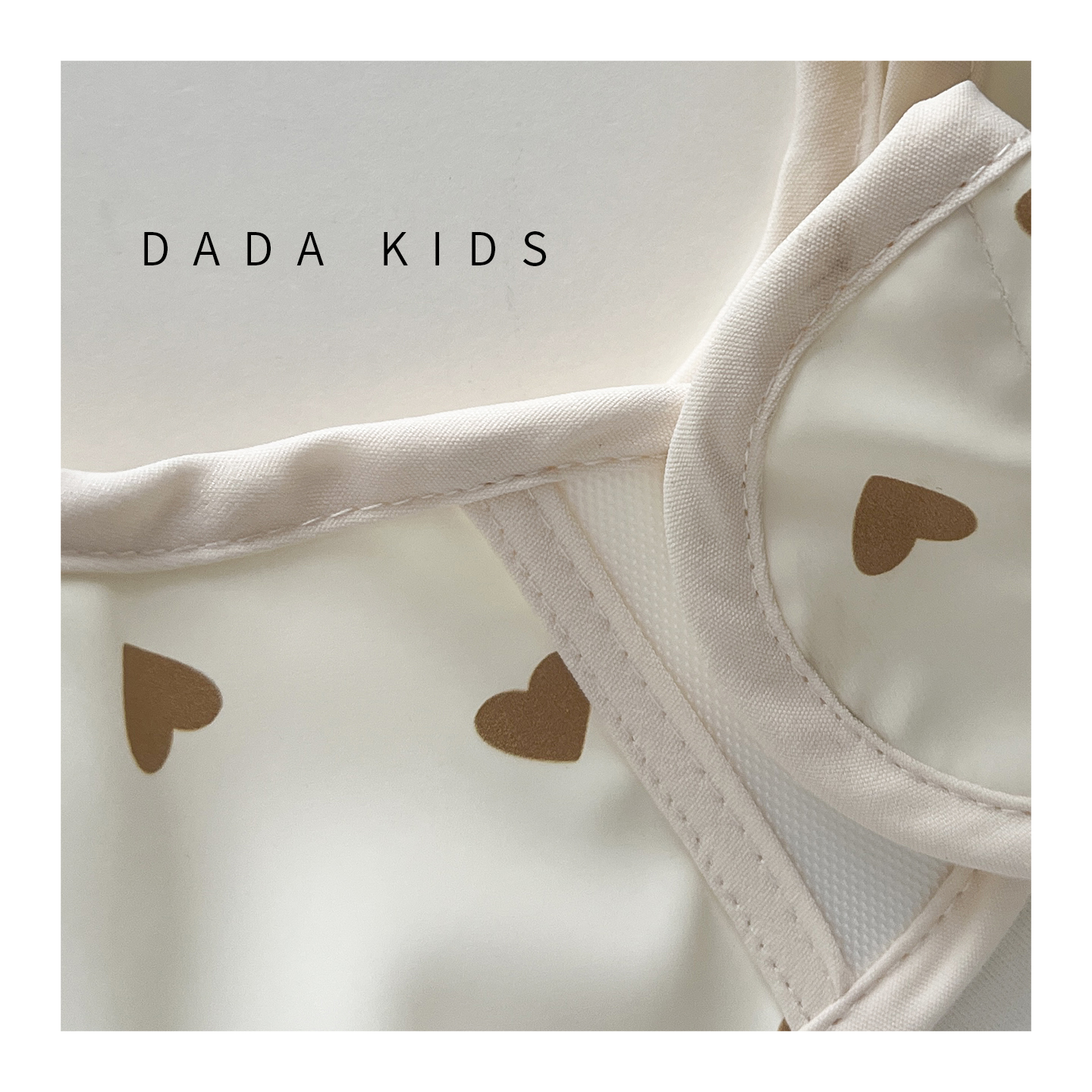 Children's bib, cute cartoon style baby food bag