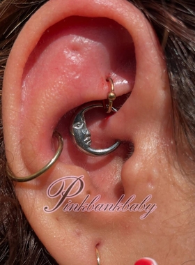 F136/G23钛合金鼻环Moon Face Hinged Segment Clicker Ring