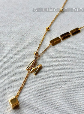 简约小金砖方块字母吊坠钛钢项链