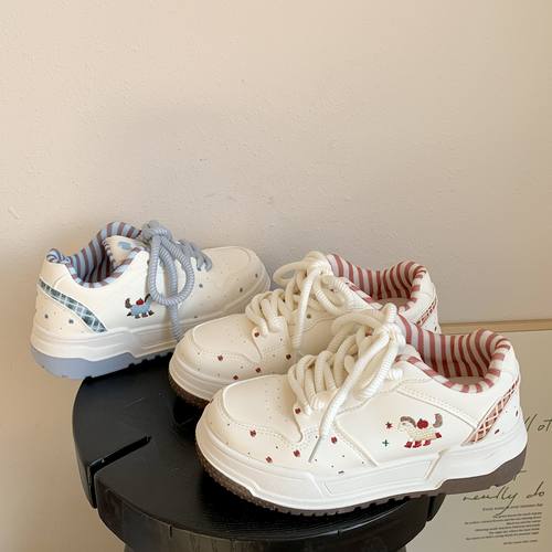 可爱苹果印花小白鞋女2026新款条纹厚底小众宅系chic面包鞋板鞋 - 图3