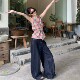 ຜູ້ຍິງຮ້ອນຊາວອາເມຣິກັນແບບ retro ສີແດງ plaid ຄໍ V