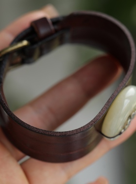 天然和田玉平安扣手牌搭配老银配饰南红立体葫芦吊坠皮带设计简约