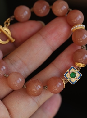 超美的设计天然太阳石手链搭配纯银鎏金珐琅彩镶嵌翡翠珍珠转运环