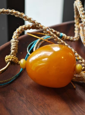 天然蜜蜡吊坠时光的礼物配以手作古法绳结彩线编织吉祥纹样可调节