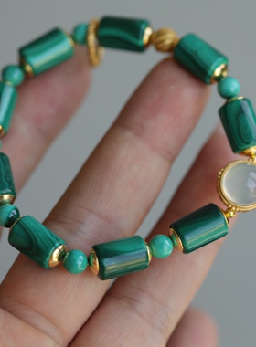 高贵优雅的绿人孔雀石直管手链搭配纯银鎏金转环鎏金配饰水沫玉