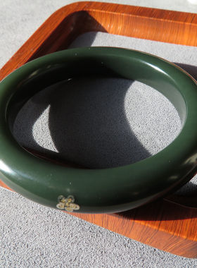 惊呆了方言和田玉推荐新疆细腻玉龙河沙枣青籽料卡54mm莲花手镯w