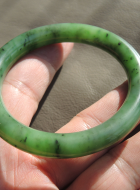 市场6000元亏本回馈价800元方言苹果绿色碧玉内径57特色精品手镯R