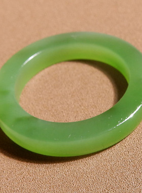 方言和田玉俄罗斯老料高脂高糯红皮果绿碧玉卡17mm贵妇戒指扳指s2