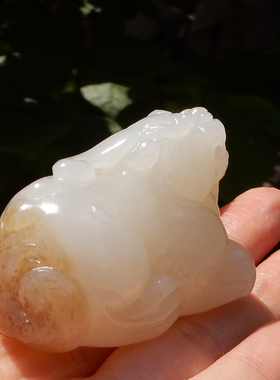 新疆且末老料糖羊脂白玉貔貅挂件