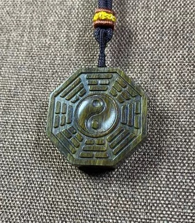 绿檀木雕刻先后天八卦吊坠车挂