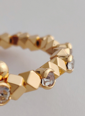 简约气质时尚高级感金色高保色弹力手镯女欧美轻奢小众叠戴手环