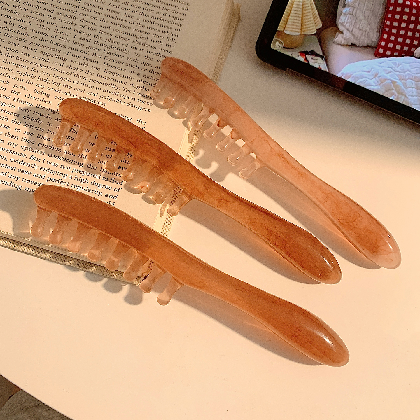 头部按摩梳子女经络疏通点穴拨筋棒大齿梳便携头皮养生刮痧宽齿梳 - 图3