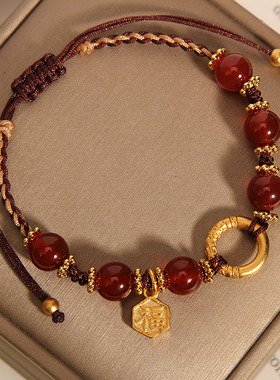 本命年红玛瑙福牌红绳手链