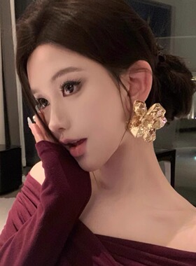 褶皱夸张设计感金属花朵2026秋耳钉金色耳夹小众复古感耳钉耳饰