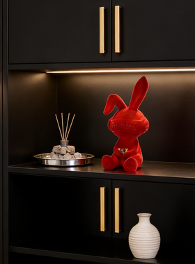 可爱兔子坐姿摆件红现代轻奢高级感客厅酒柜电视柜入户玄关装饰品